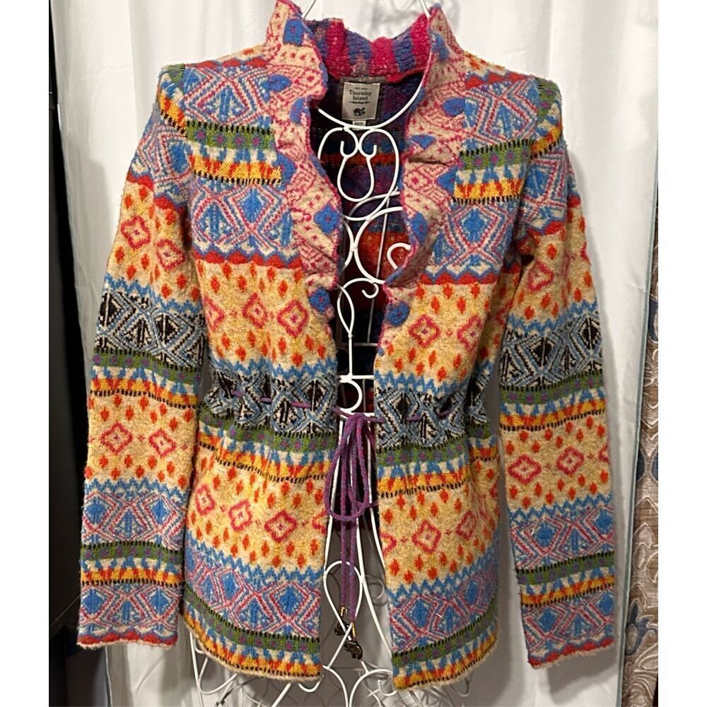 Nice women Thursday Island Wool Blend Cardigan with elephant accent size small G